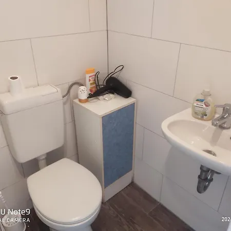 Apartament Schoene 2 Zimmer Im Dachgeschoss, Direkt Im Zentrum