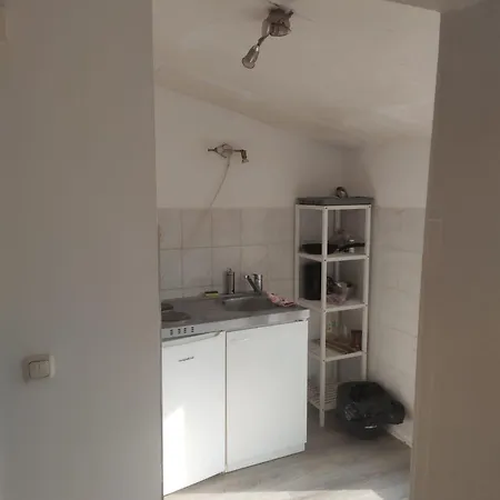 Schoene 2 Zimmer Im Dachgeschoss, Direkt Im Zentrum Apartament