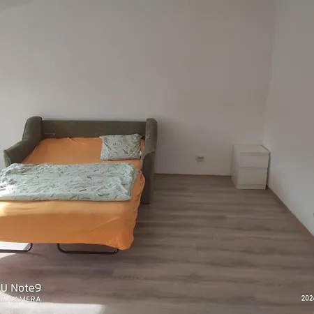 Schoene 2 Zimmer Im Dachgeschoss, Direkt Im Zentrum Apartament *