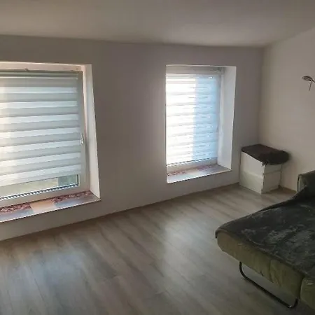Schoene 2 Zimmer Im Dachgeschoss, Direkt Im Zentrum Apartament