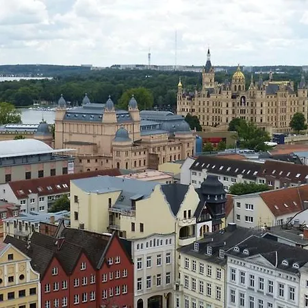 Schoene 2 Zimmer Im Dachgeschoss, Direkt Im Zentrum Apartament *